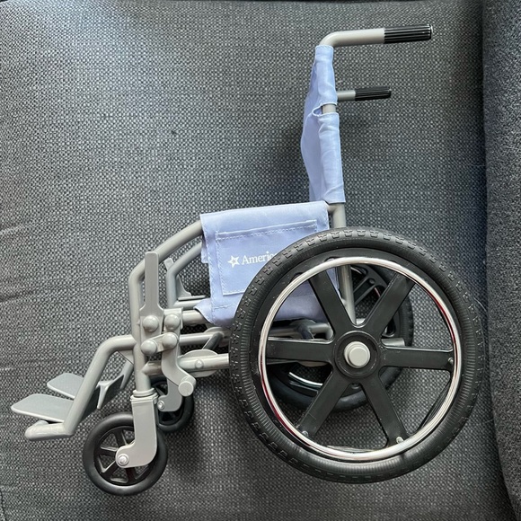 American Girl doll wheelchair with casts and crutches - Picture 6 of 8